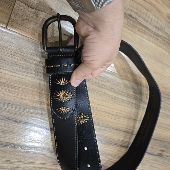 Signature by Levi Strauss Black and Brown Embroidered Belt - Picture 2 of 5